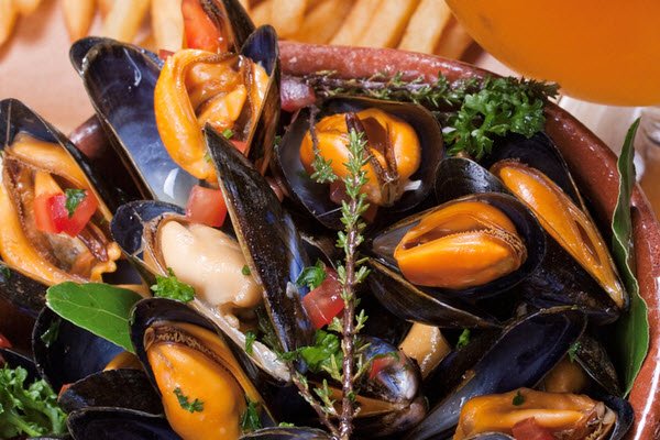 Kinkawooka Mussels with Pale Ale and Thyme